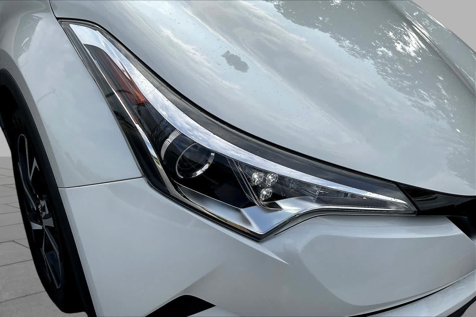 Used 2019 Toyota C-HR Limited FWD image 27