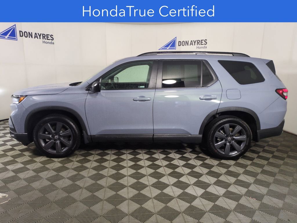 Used 2025 Honda Pilot Sport image 2