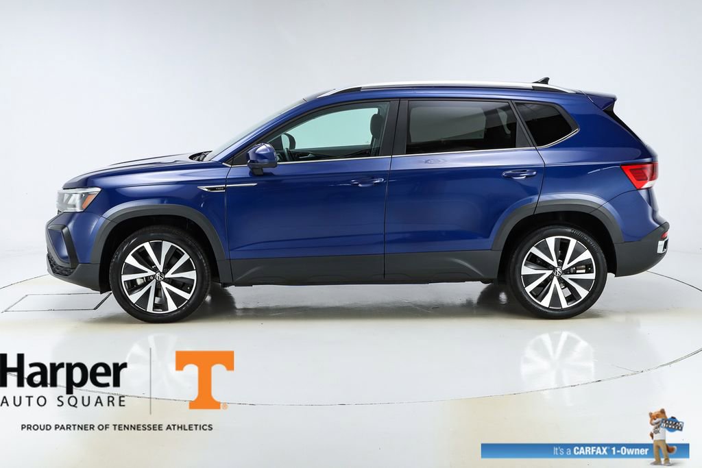 Used 2023 Volkswagen Taos SE w/ Panoramic Sunroof Package image 2