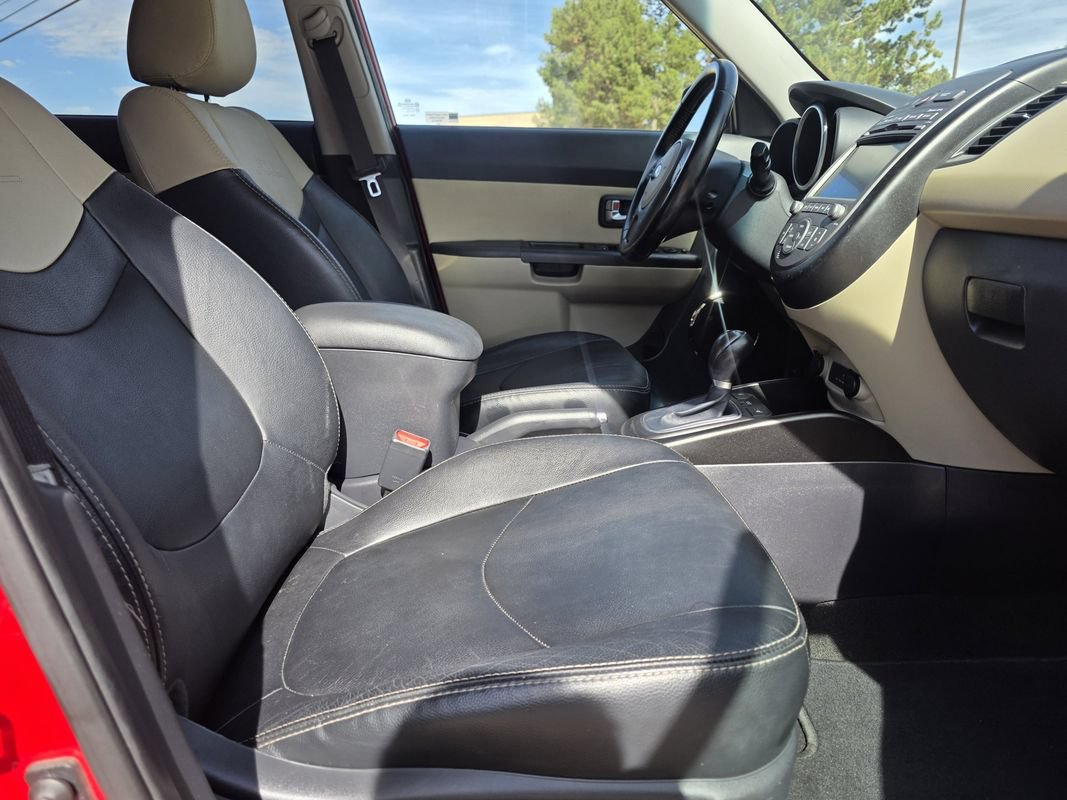 Used 2013 Kia Soul ! w/ Premium Pkg FWD image 22
