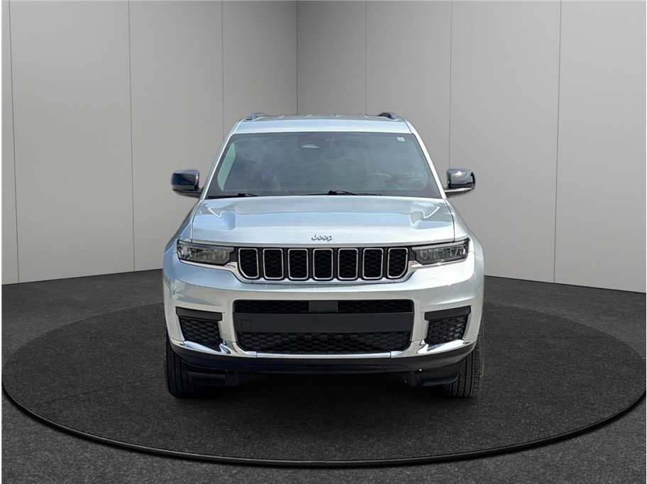 Used 2024 Jeep Grand Cherokee L Laredo image 3