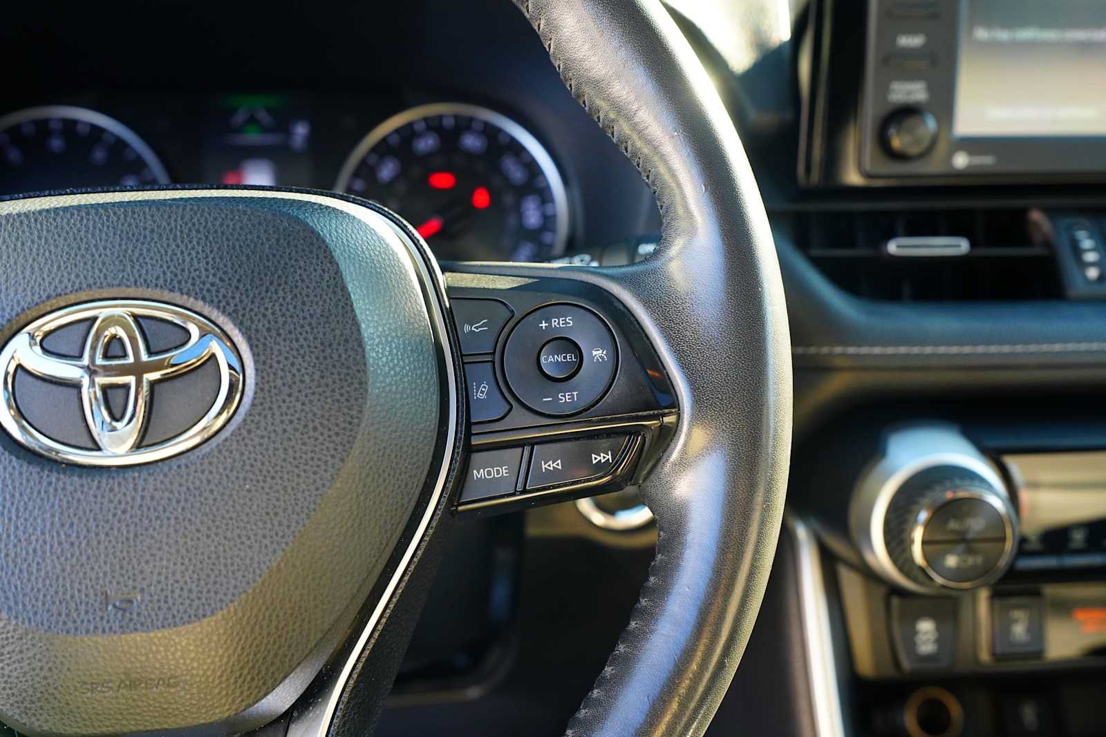 Used 2021 Toyota RAV4 XLE Premium AWD/4WD image 19