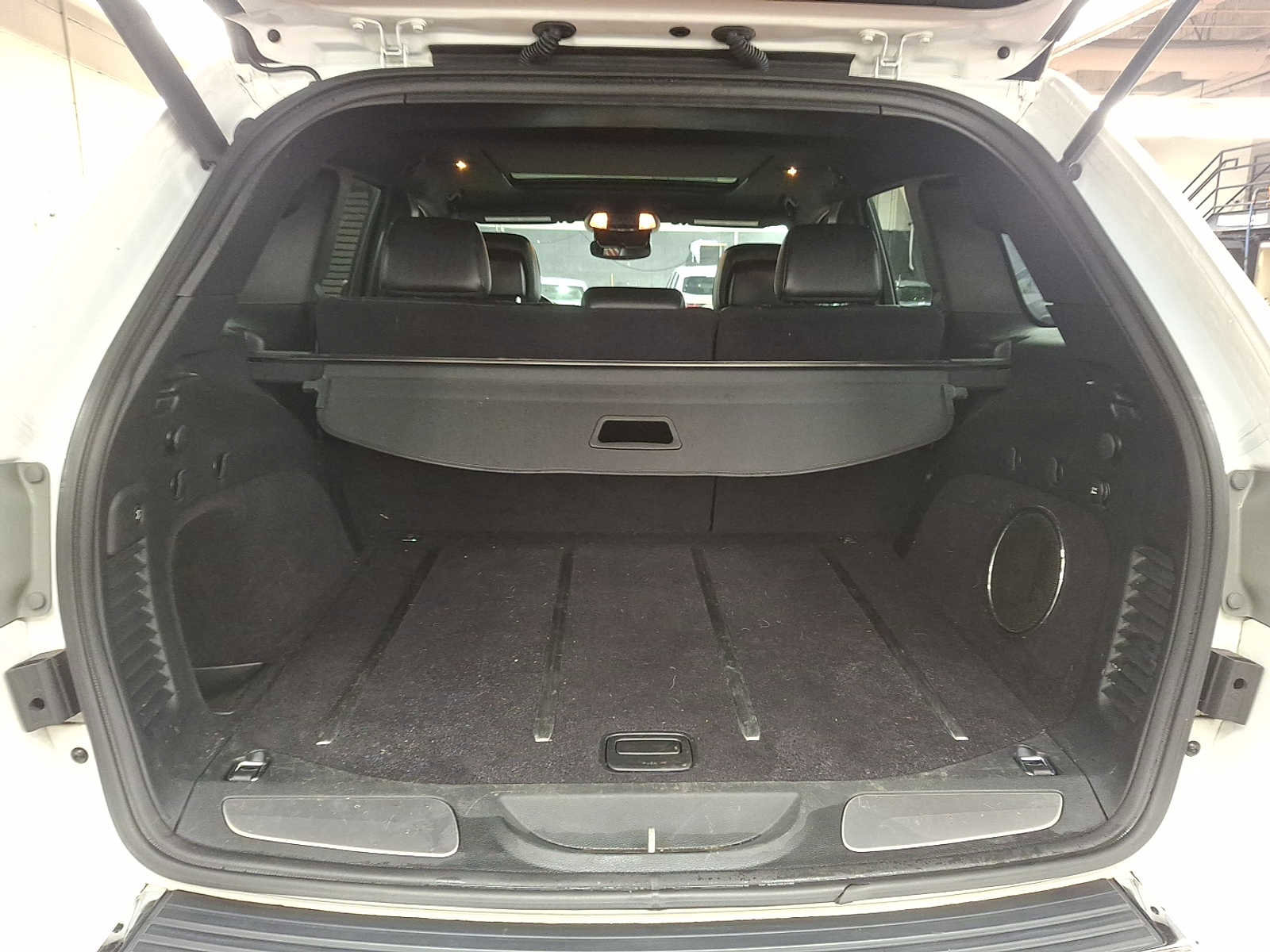 Used 2017 Jeep Grand Cherokee Overland image 27