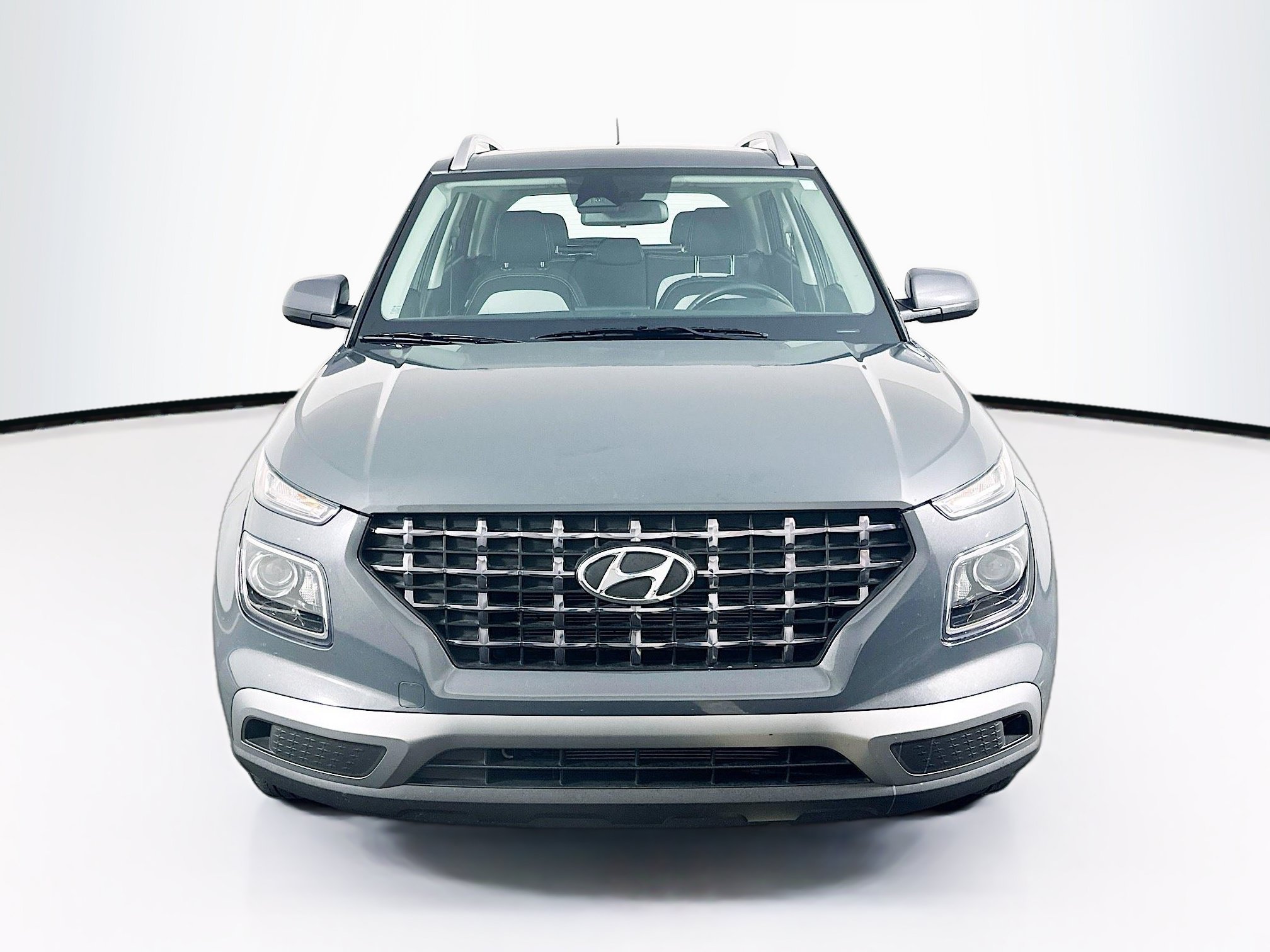 Used 2023 Hyundai Venue SEL FWD image 2