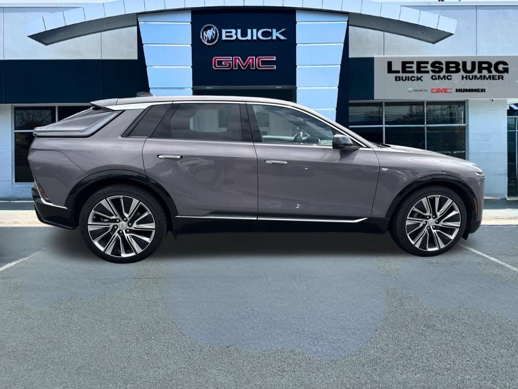 Used 2025 Cadillac Lyriq Luxury w/ LPO, Floor Liner Package AWD/4WD image 8