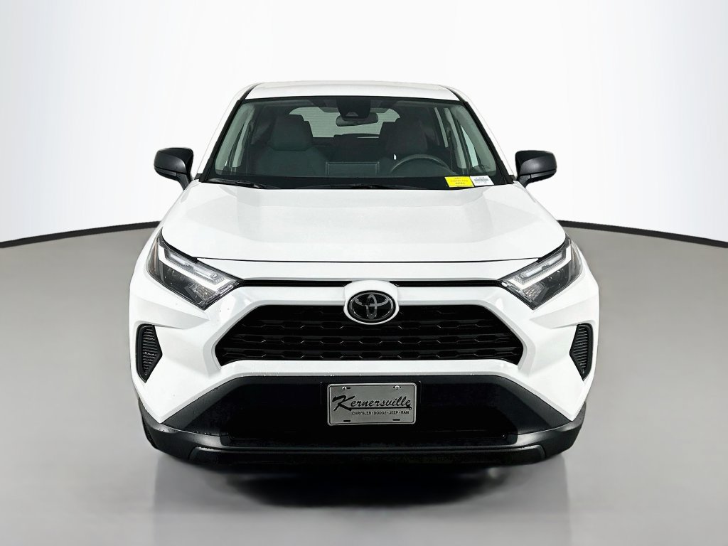 Used 2025 Toyota RAV4 LE AWD/4WD image 2