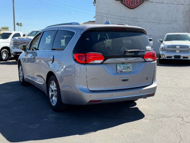 Used 2017 Chrysler Pacifica Limited w/ UConnect Theater Package FWD image 5