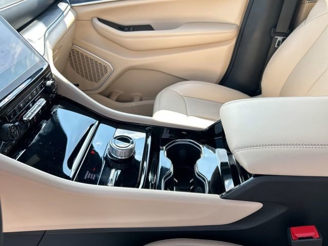 Used 2023 Jeep Grand Cherokee Limited w/ Luxury Tech Group II image 37