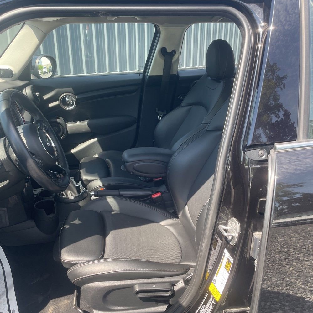 Used 2017 MINI Cooper 4-Door Hardtop FWD image 2