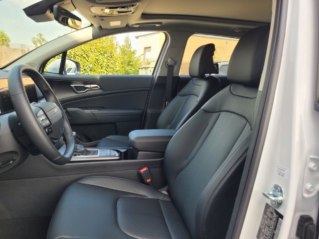 New 2026 Kia Sportage EX w/ EX Panorama Roof Package FWD image 9
