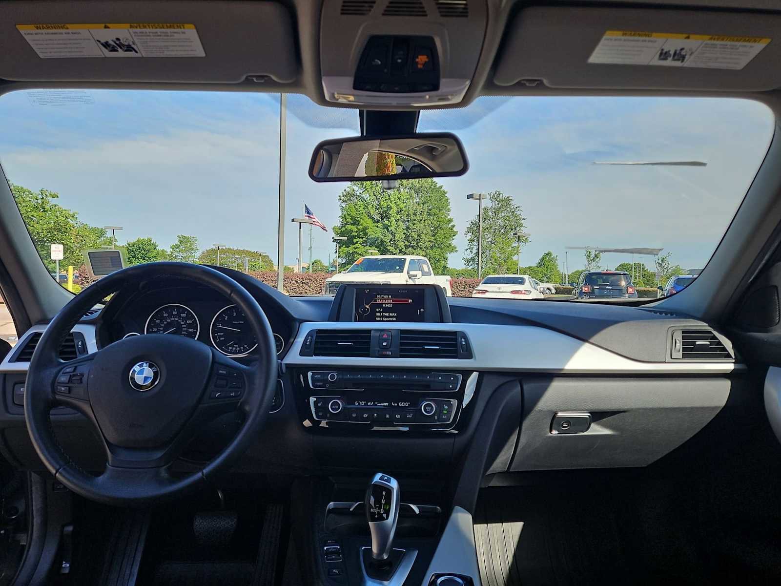 Used 2016 BMW 320i Sedan RWD image 16