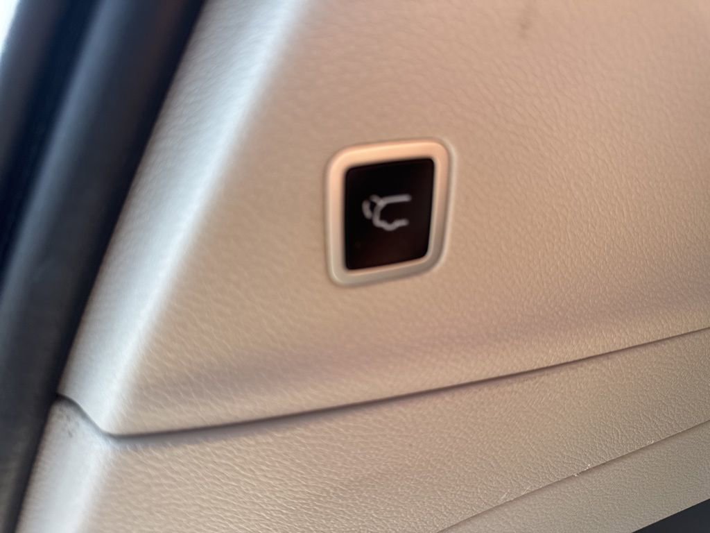 Used 2024 Chrysler Pacifica Touring-L image 12