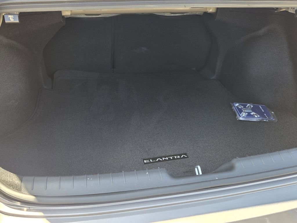 Certified 2025 Hyundai Elantra SEL FWD image 14