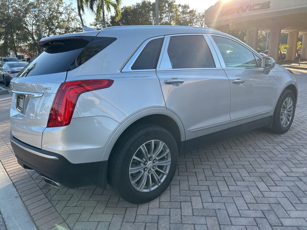 Used 2017 Cadillac XT5 Luxury w/ Driver Awareness Package image 3