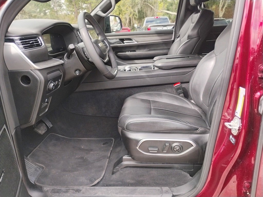 Certified 2024 Jeep Wagoneer Series II w/ Flexible Seating Group image 9