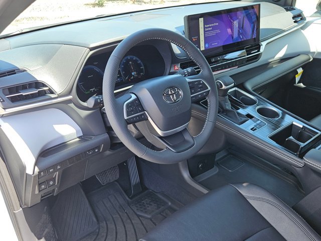 New 2026 Toyota Sienna XSE FWD image 3