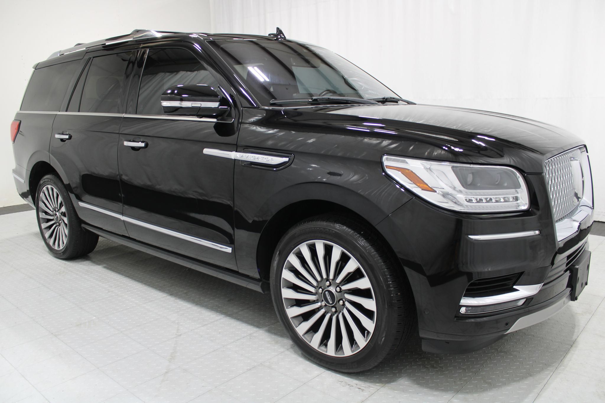 Used 2019 Lincoln Navigator Reserve AWD/4WD image 4