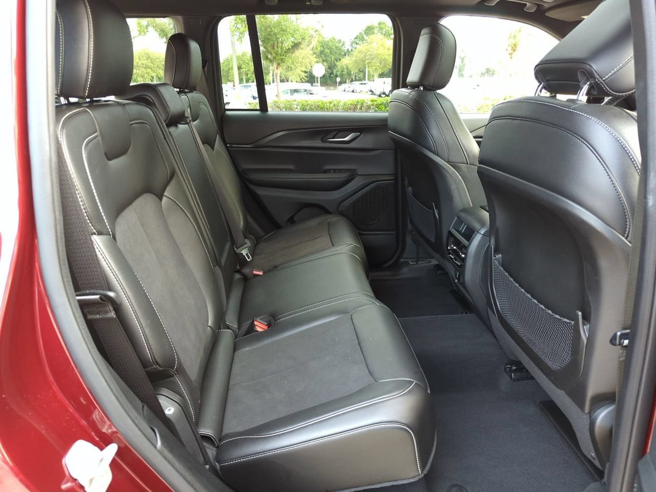Used 2024 Jeep Grand Cherokee Altitude AWD/4WD image 24