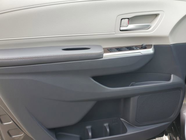 Used 2023 Toyota Sienna XLE FWD image 16