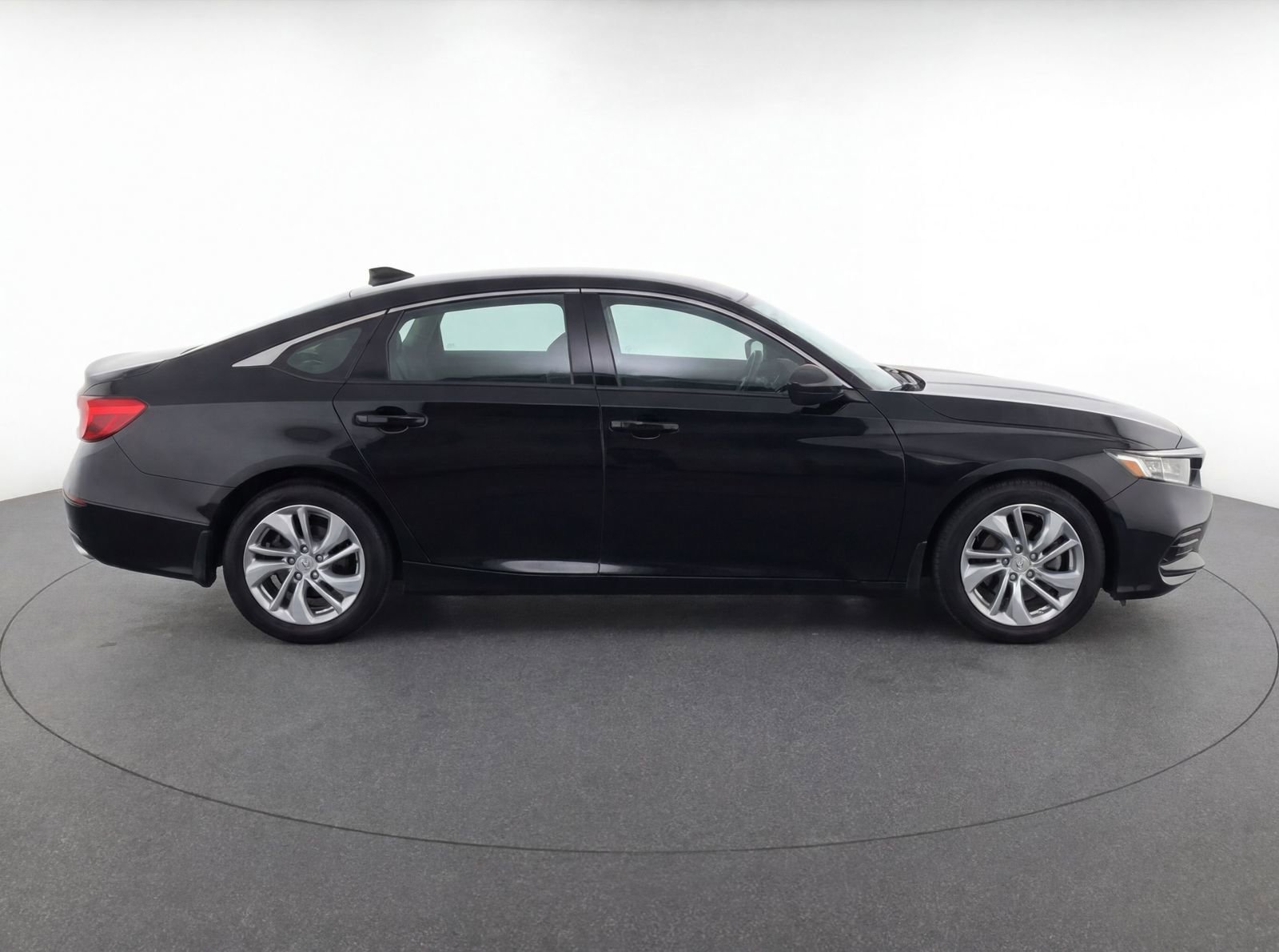 Used 2018 Honda Accord LX image 2