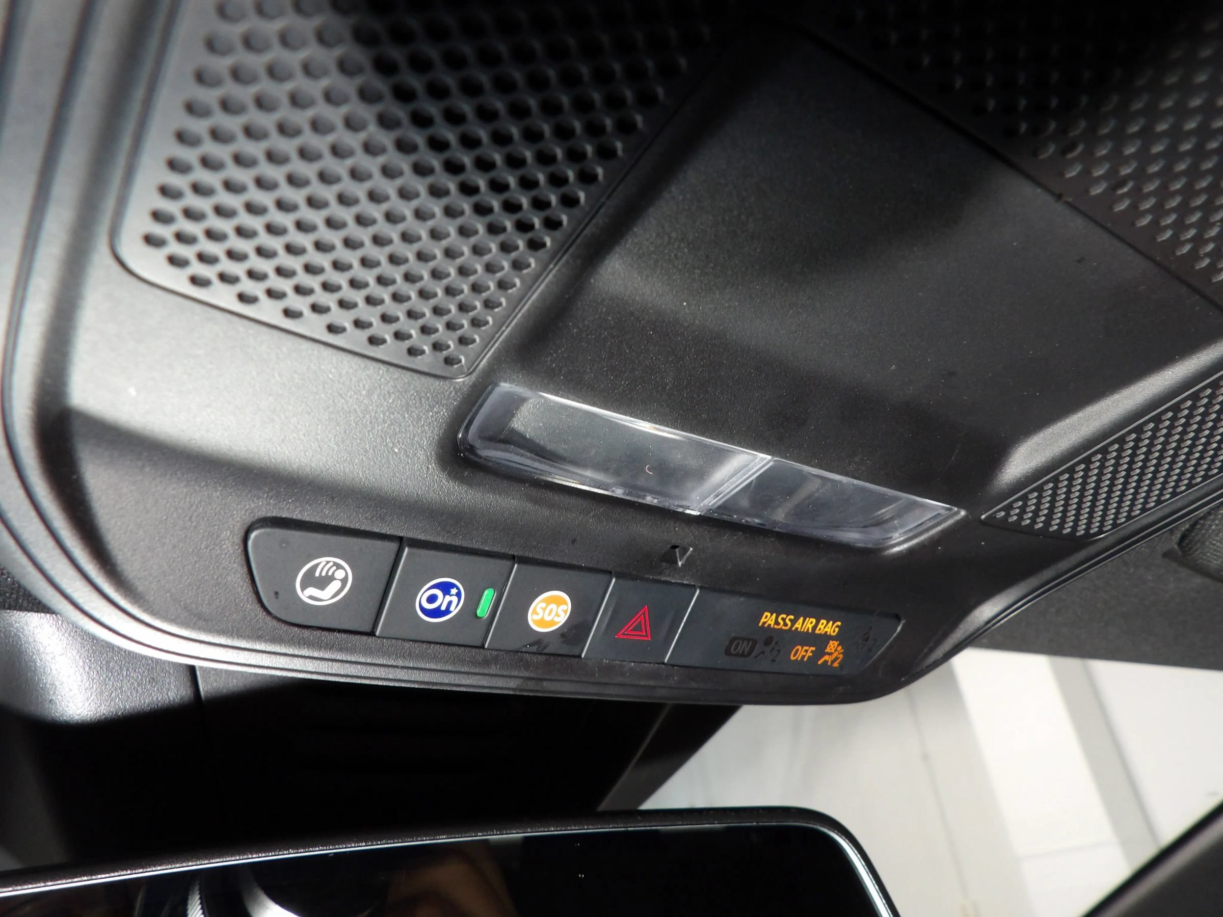 Used 2024 Chevrolet Equinox EV RS FWD image 30