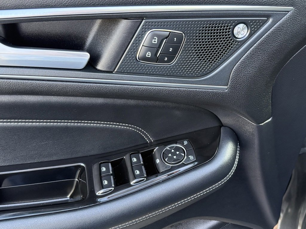 Used 2019 Ford Edge Titanium image 14