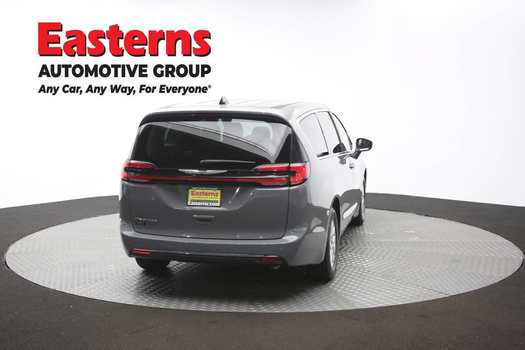 Used 2023 Chrysler Pacifica Touring-L FWD image 38