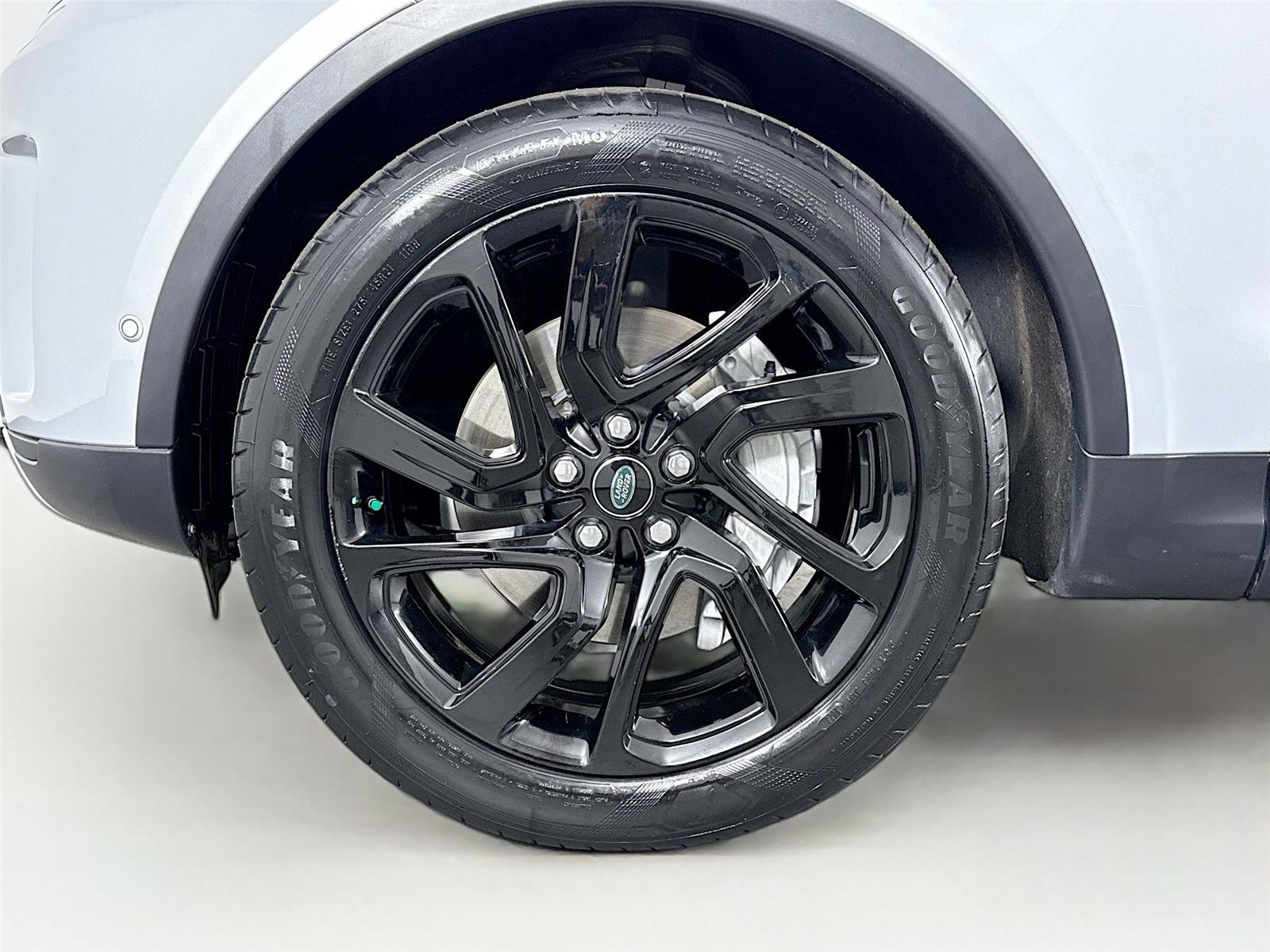 Used 2024 Land Rover Discovery S image 49