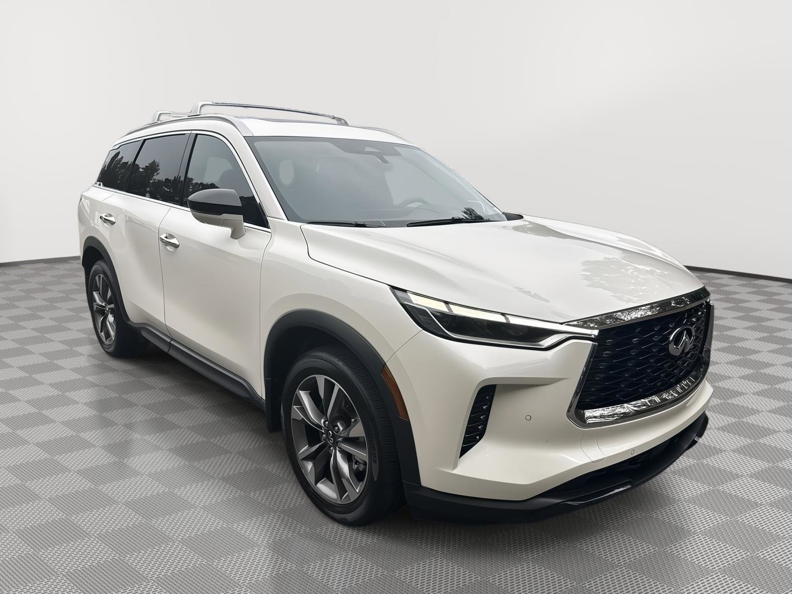 Certified 2025 INFINITI QX60 Luxe w/ Vision Package image 4