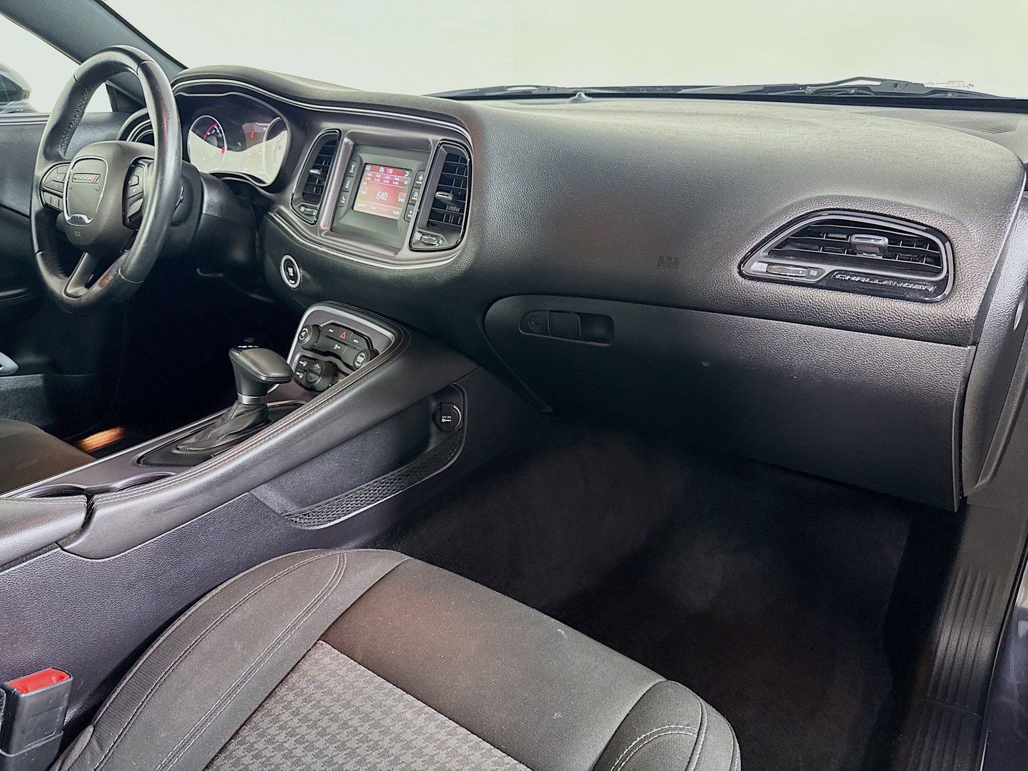 Used 2016 Dodge Challenger SXT image 27