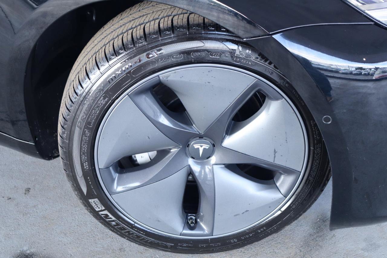 Used 2018 Tesla Model 3 Long Range RWD image 3