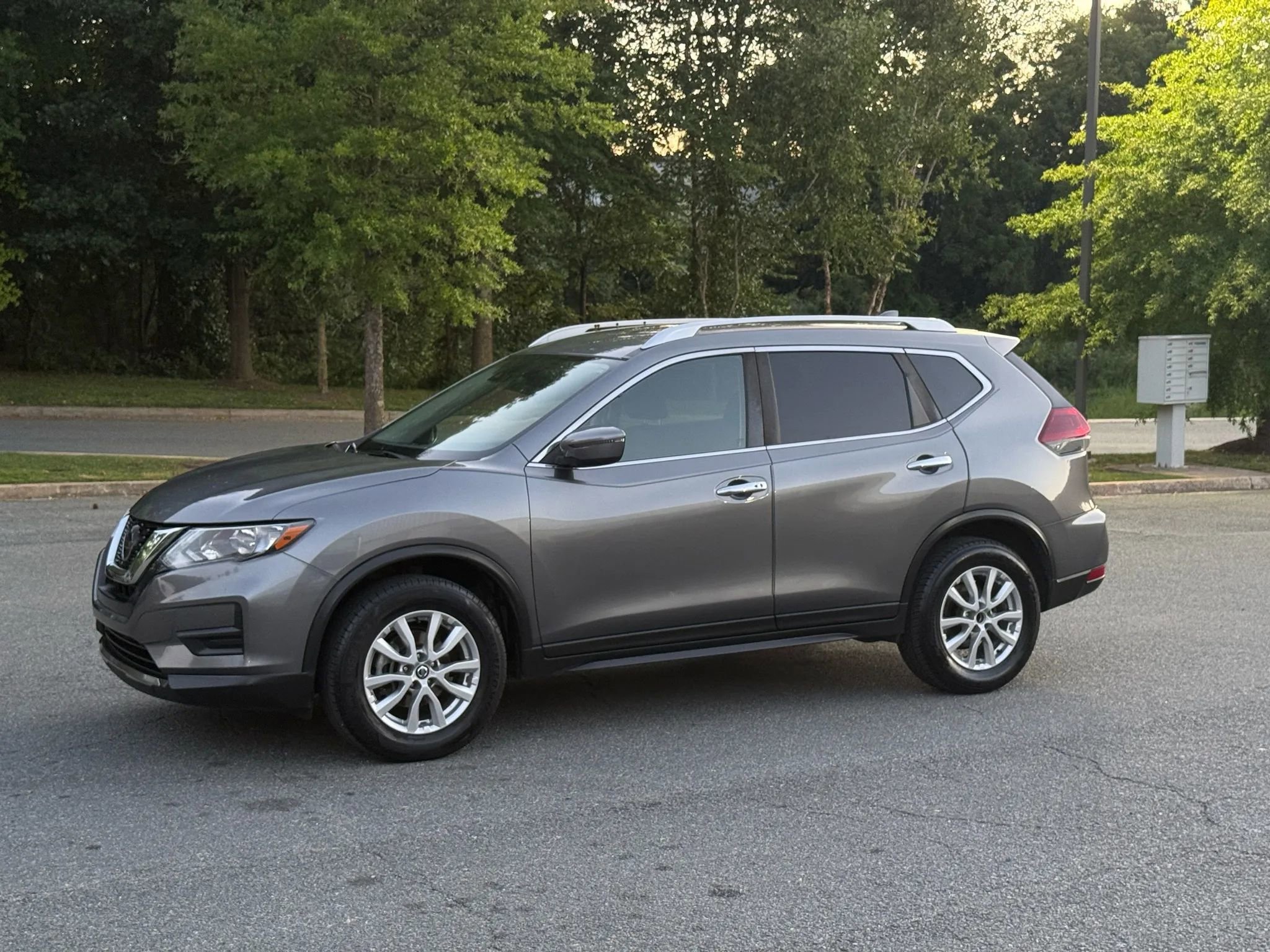 Used 2020 Nissan Rogue SV image 8