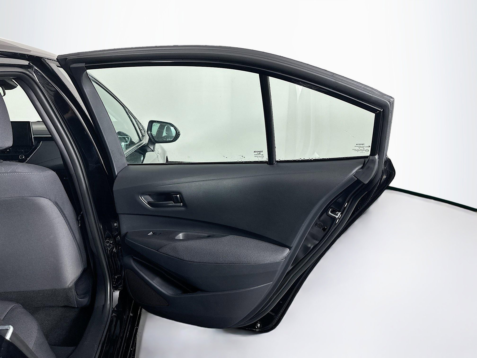 Used 2025 Toyota Corolla LE image 28