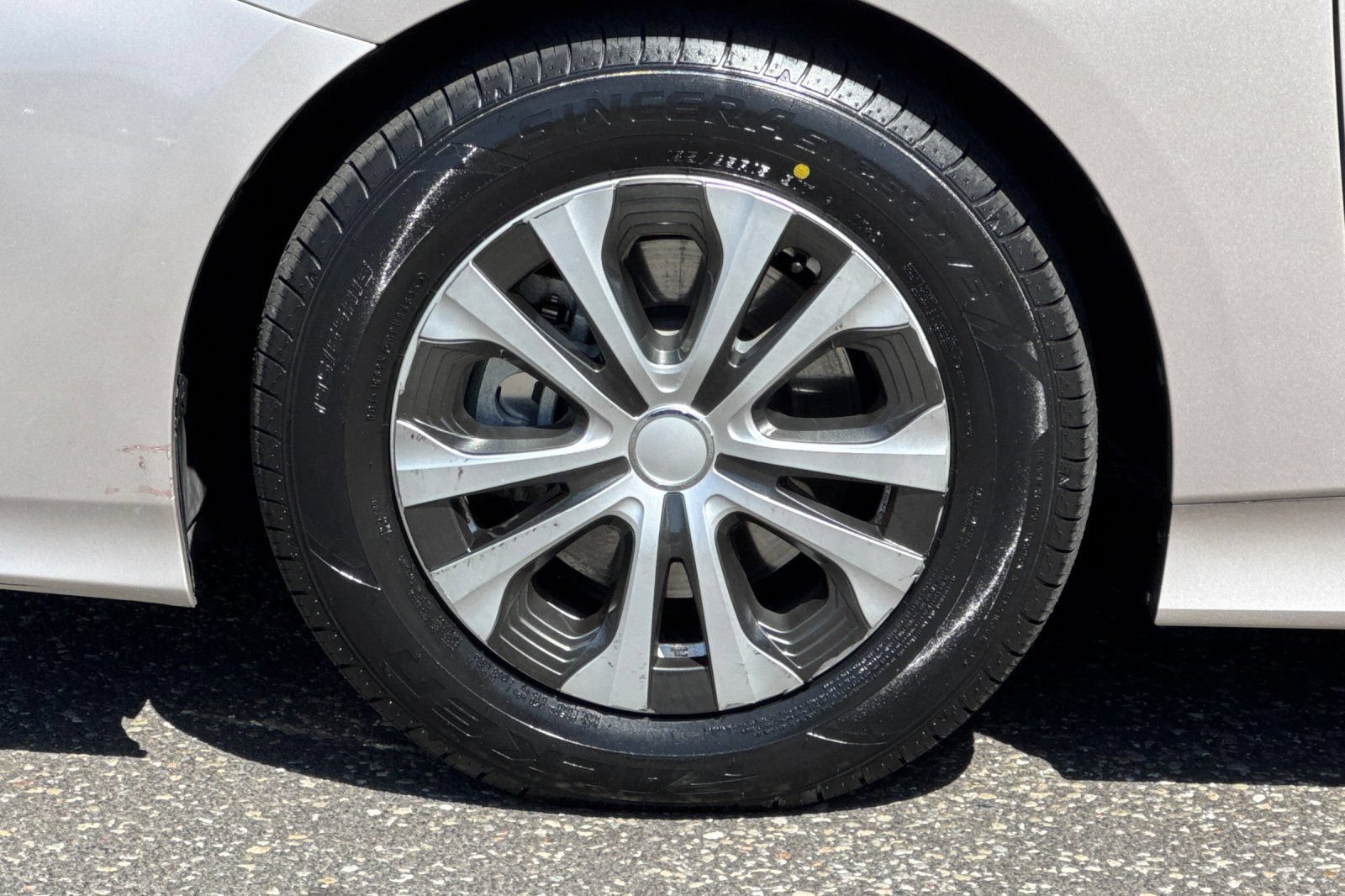 Used 2020 Toyota Prius Prime XLE FWD image 33