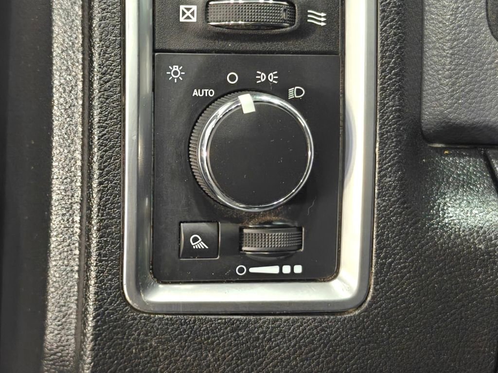 Used 2014 RAM 2500 SLT image 34