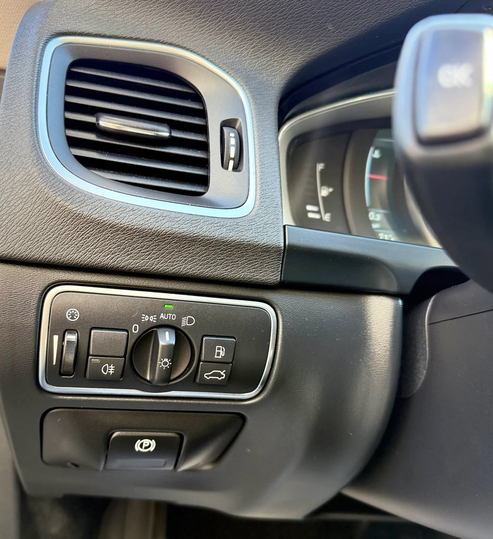 Used 2015 Volvo V60 T5 Premier FWD image 23