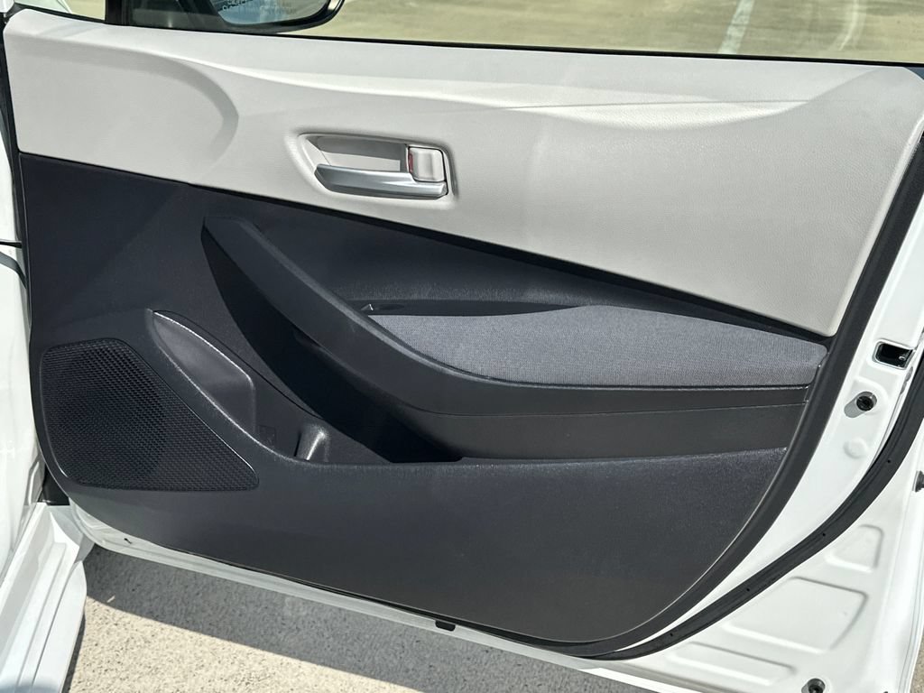 Used 2021 Toyota Corolla LE FWD image 11