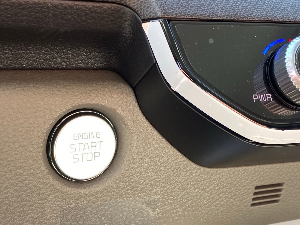 New 2026 Kia Carnival EX image 17