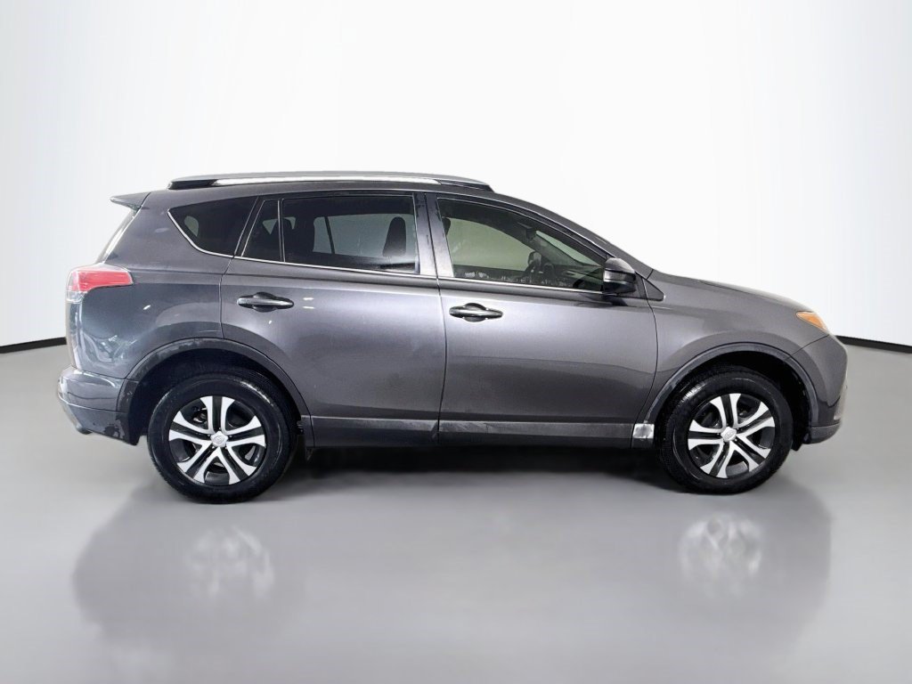 Used 2018 Toyota RAV4 LE FWD image 11