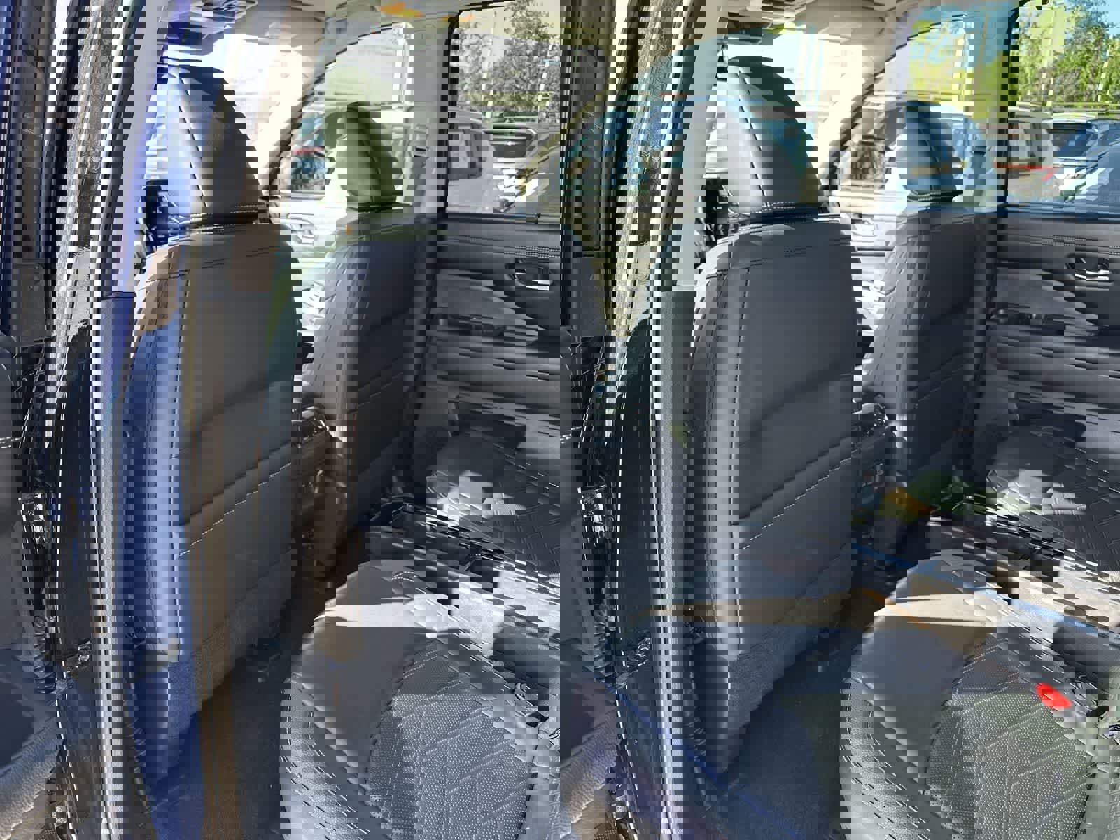 Used 2023 Nissan Pathfinder Platinum image 12