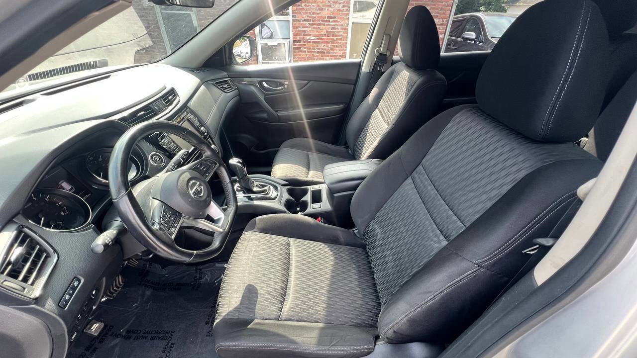 Used 2019 Nissan Rogue SV w/ Sun & Sound Touring Package image 14