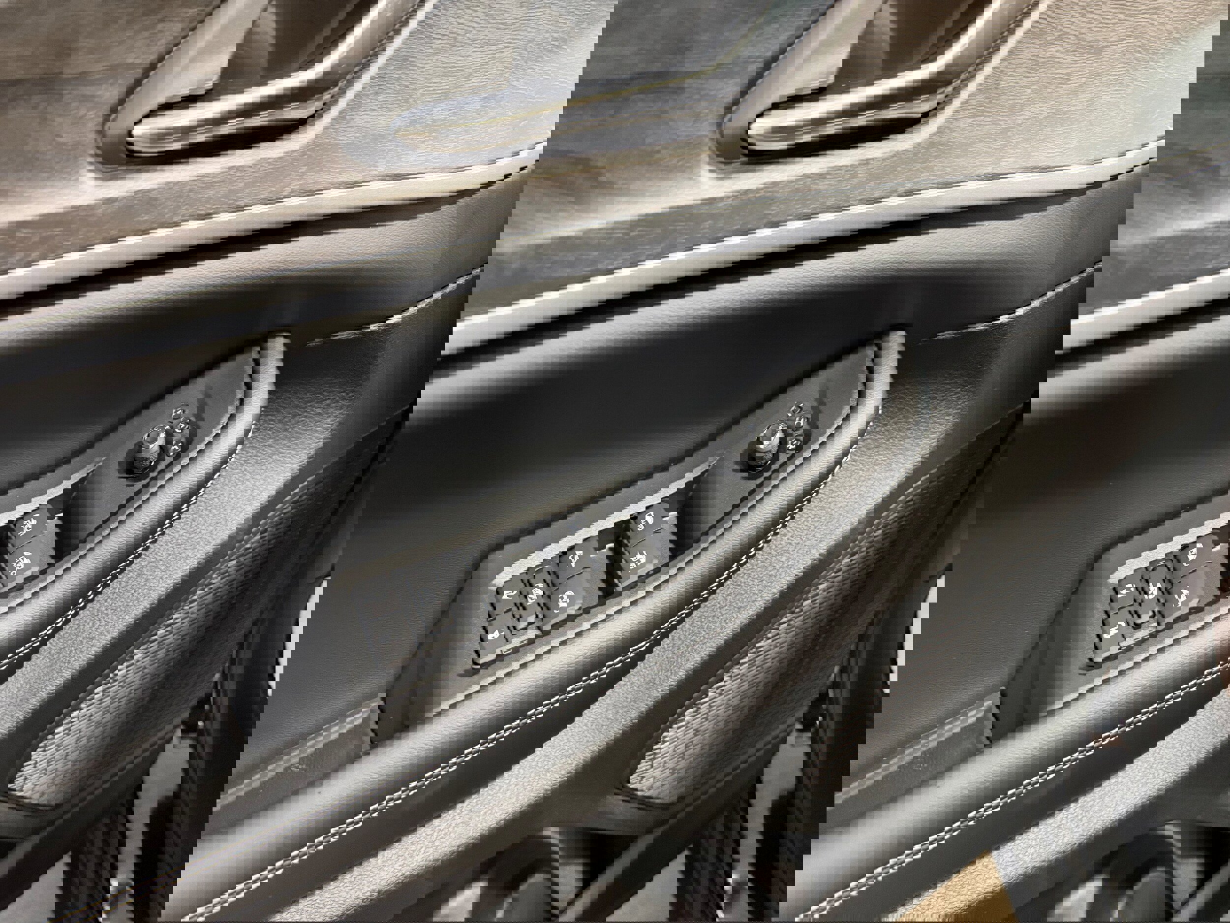 New 2026 Jeep Grand Cherokee Altitude image 8