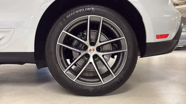 Used 2022 Porsche Macan AWD/4WD image 10