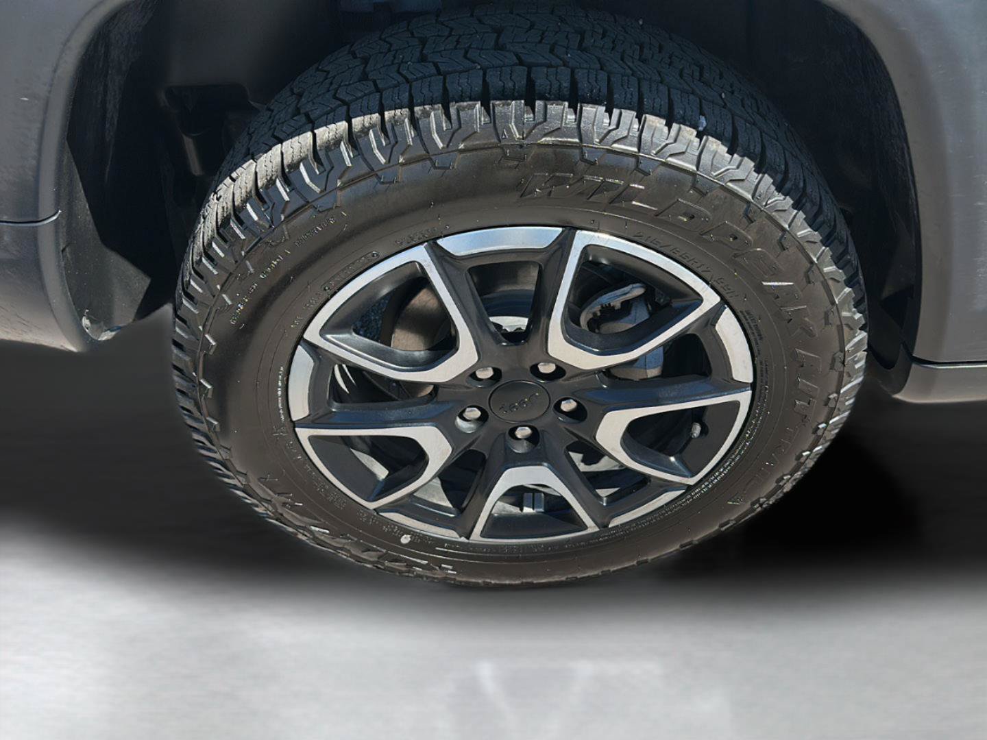 Used 2024 Jeep Compass Trailhawk AWD/4WD image 11