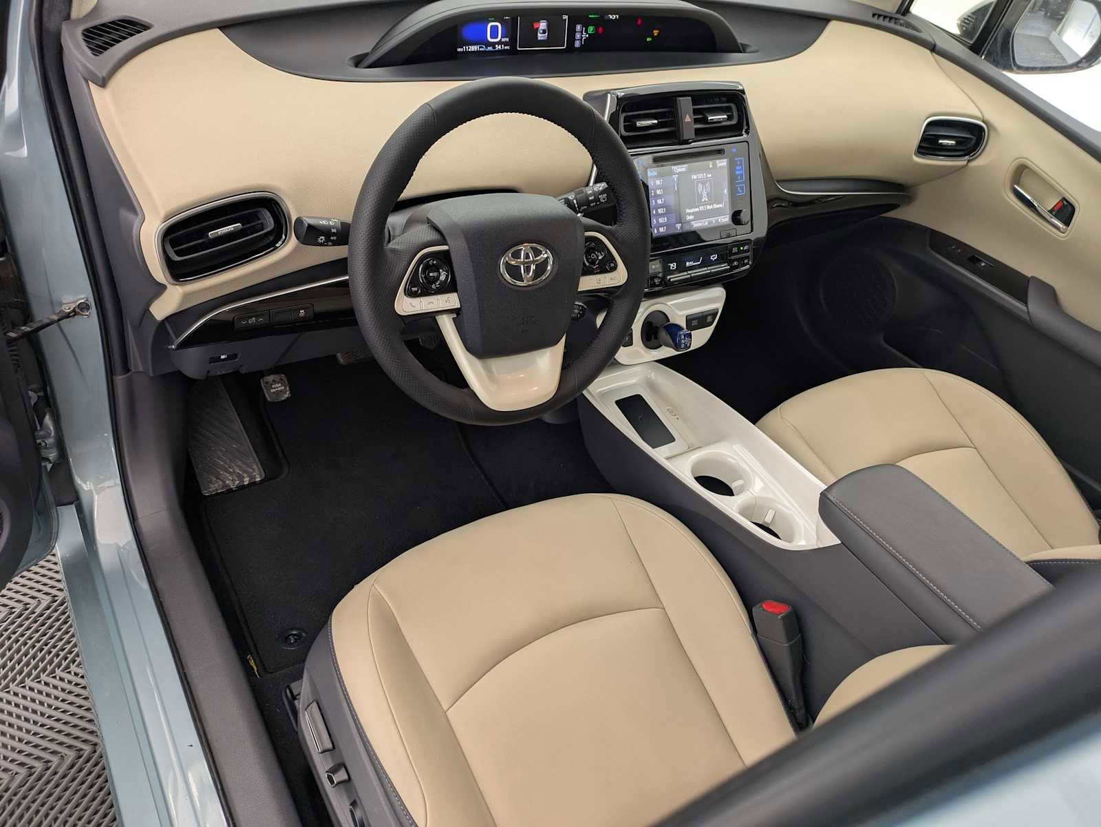 Used 2016 Toyota Prius Four image 2