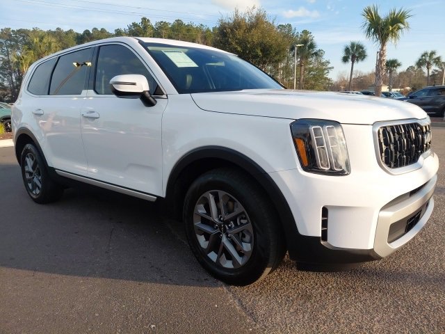 Used 2023 Kia Telluride LX image 3