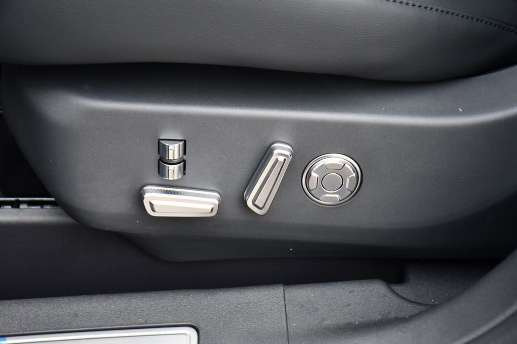 Used 2026 Lincoln Nautilus Reserve AWD/4WD image 14
