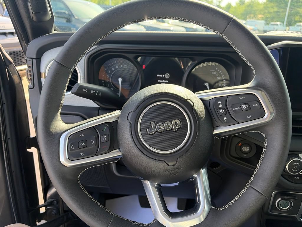 Used 2025 Jeep Wrangler Unlimited Sahara AWD/4WD image 26