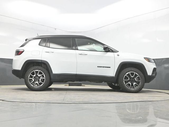 Used 2025 Jeep Compass Trailhawk AWD/4WD image 34