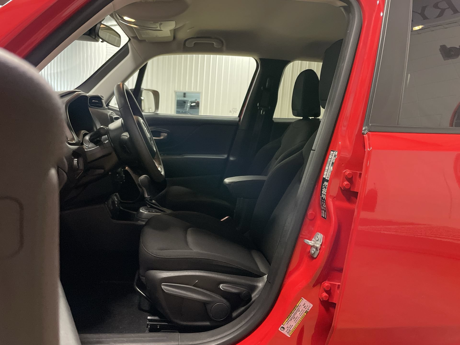 Used 2023 Jeep Renegade Latitude AWD/4WD image 14